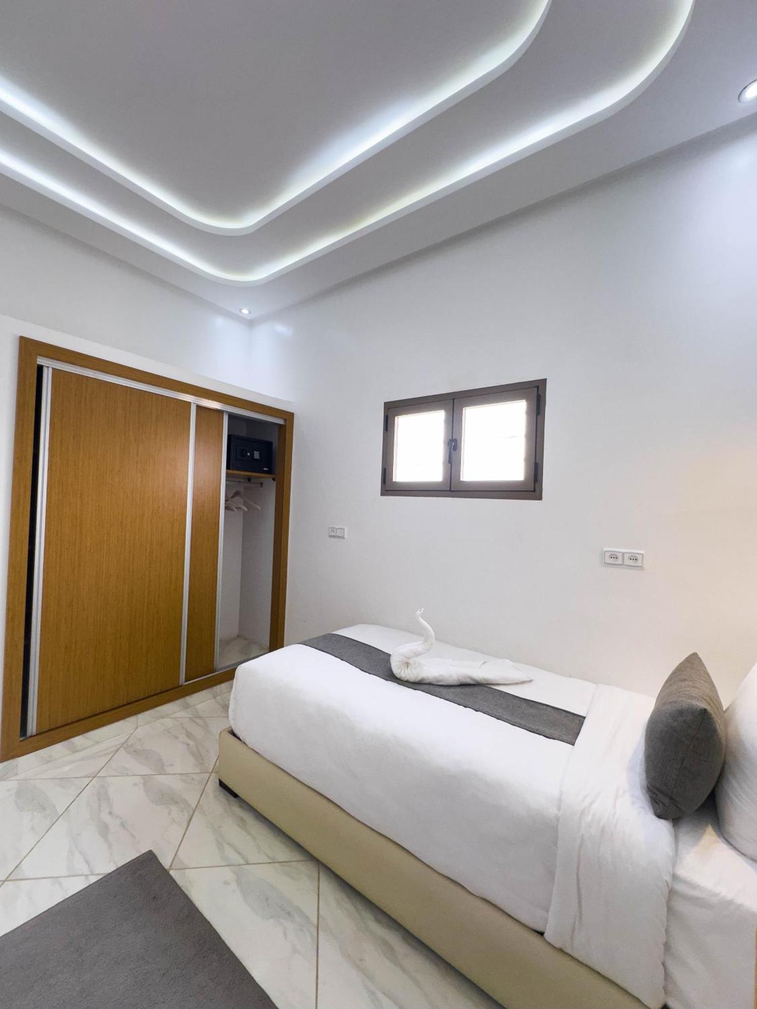 Hotel Apartment America Дакла Екстериор снимка