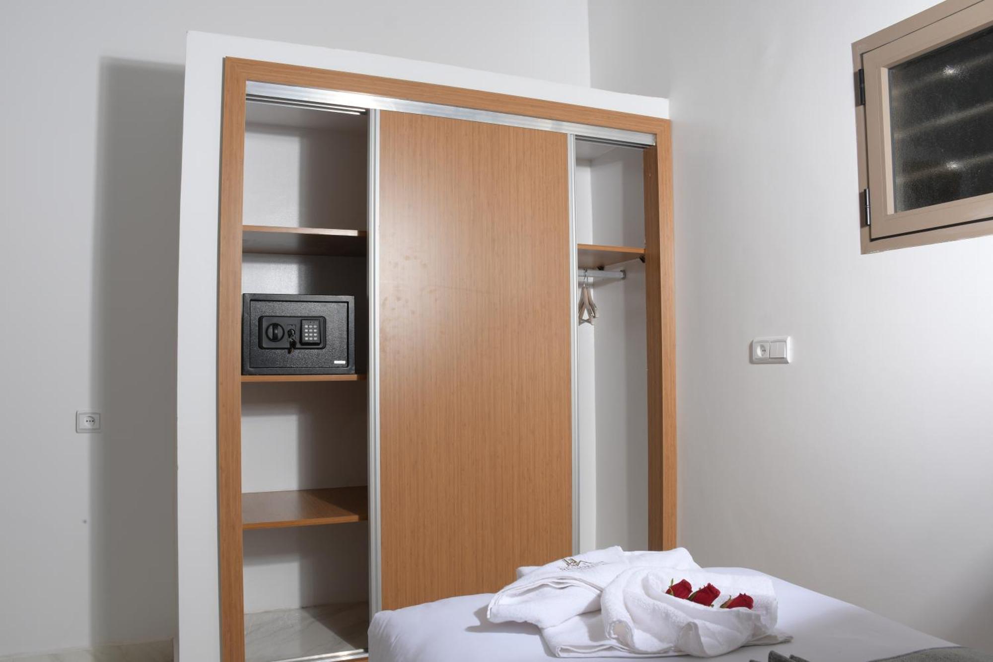 Hotel Apartment America Дакла Екстериор снимка