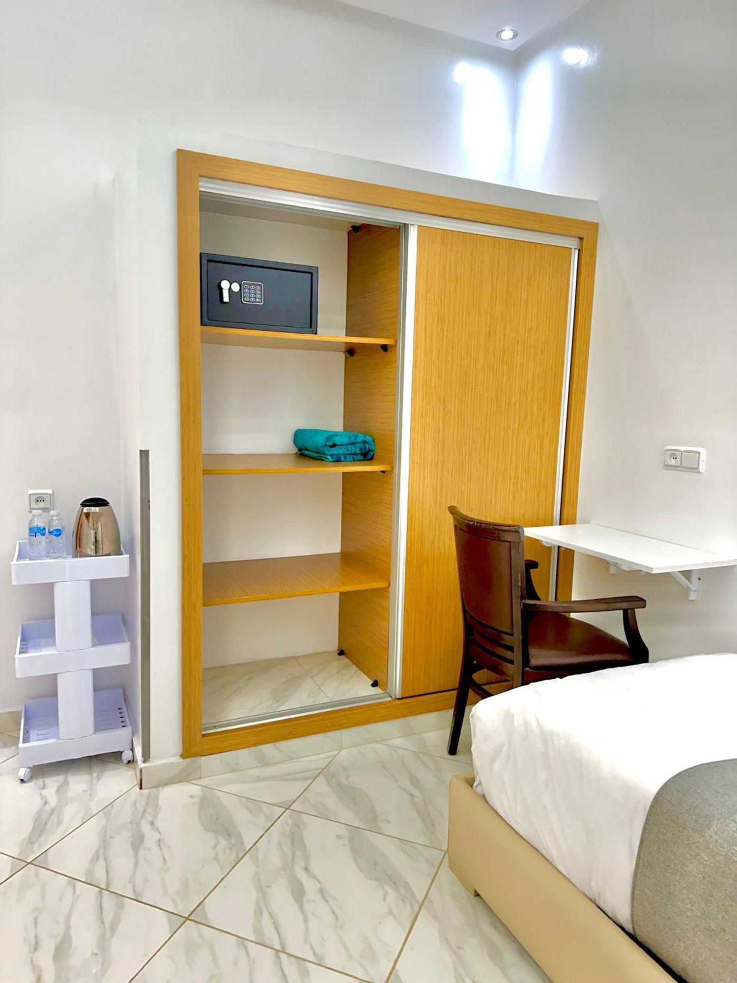 Hotel Apartment America Дакла Екстериор снимка